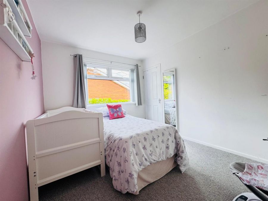 25 Hightown Gardens