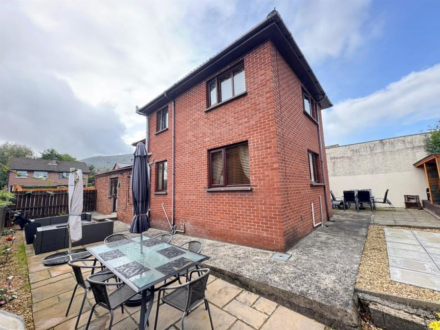 127 Whitewell Road