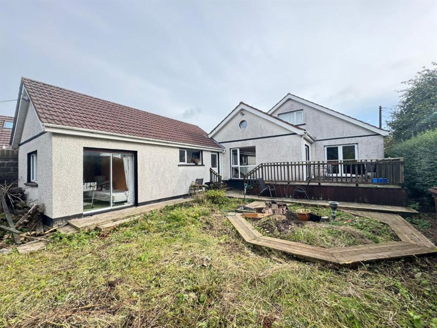 34 Ballyclare Road
