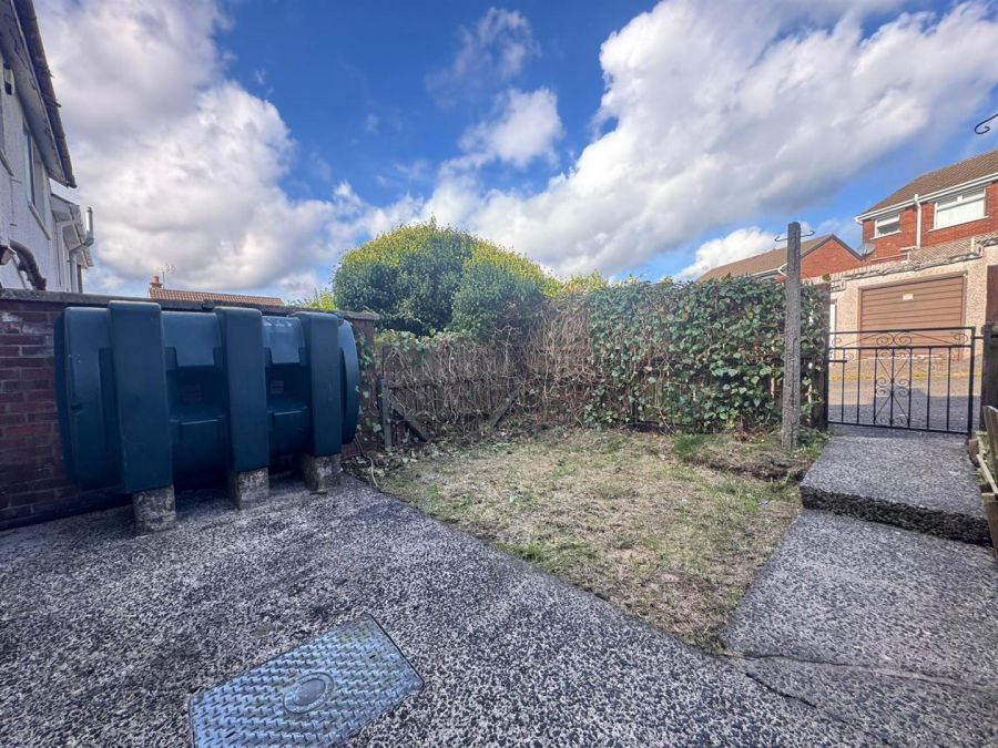 42 Queens Avenue 42 Queens Avenue