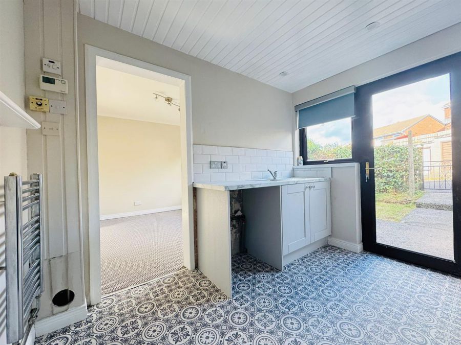 42 Queens Avenue 42 Queens Avenue