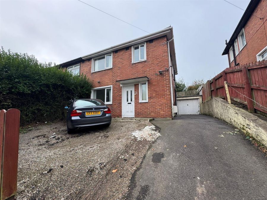 16 Farmley Crescent