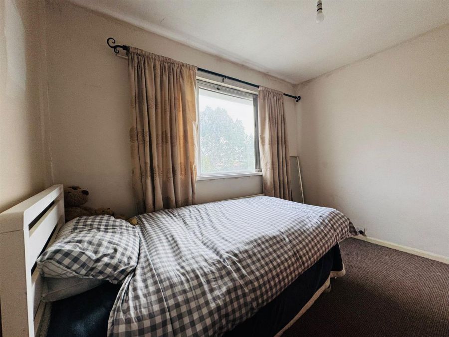 16 Farmley Crescent