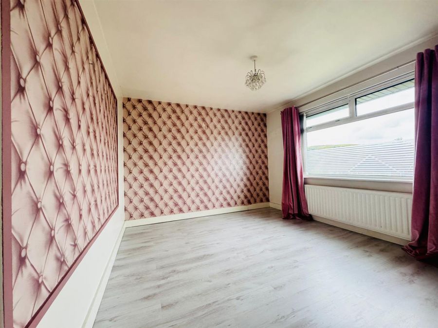 12 Twinburn Park