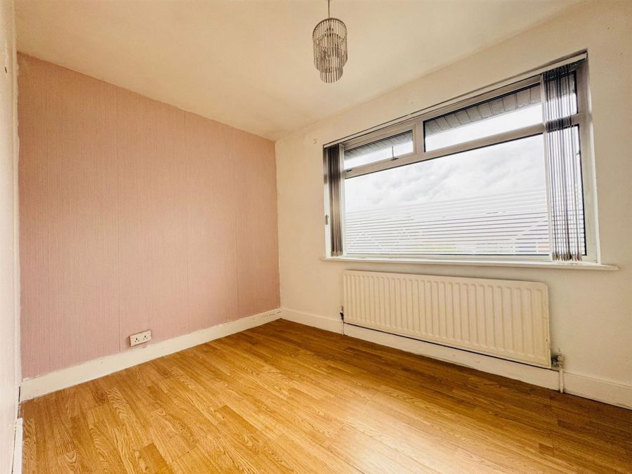 12 Twinburn Park