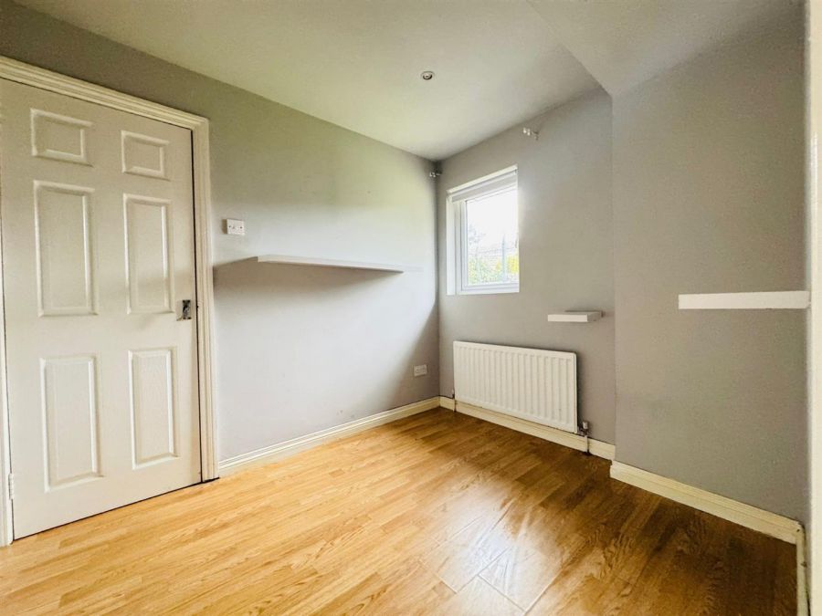 12 Twinburn Park