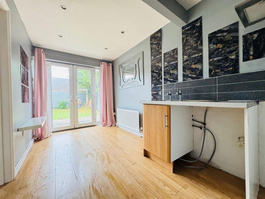 12 Twinburn Park
