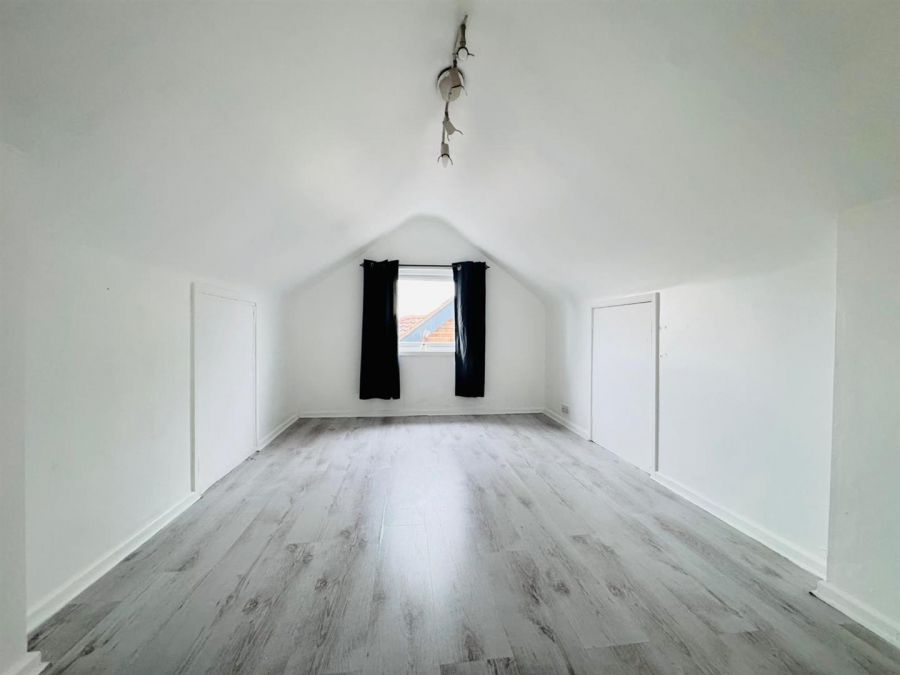 12 Twinburn Park