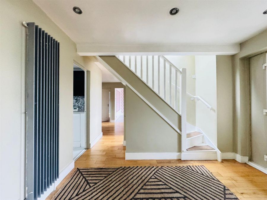 12 Twinburn Park