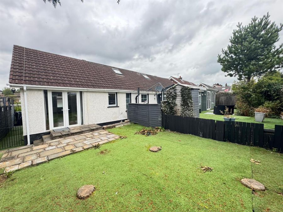 12 Twinburn Park