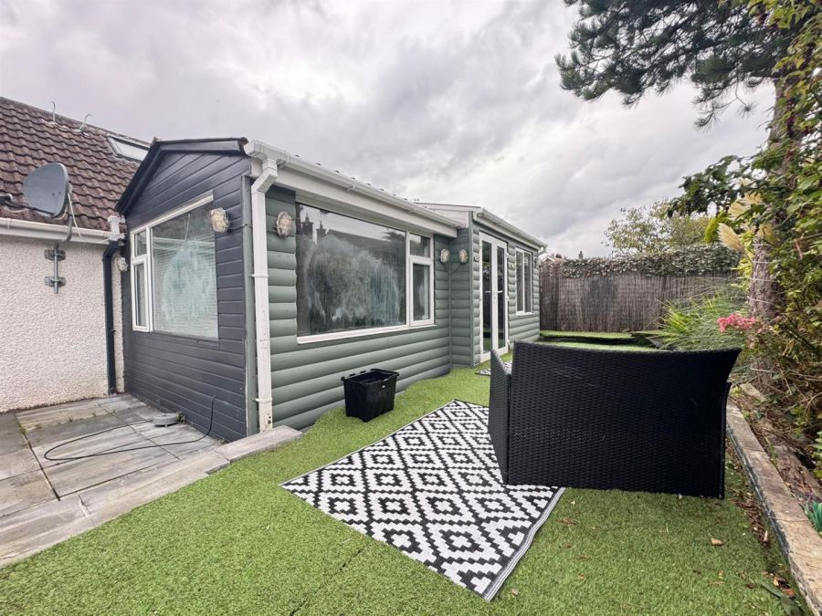 12 Twinburn Park