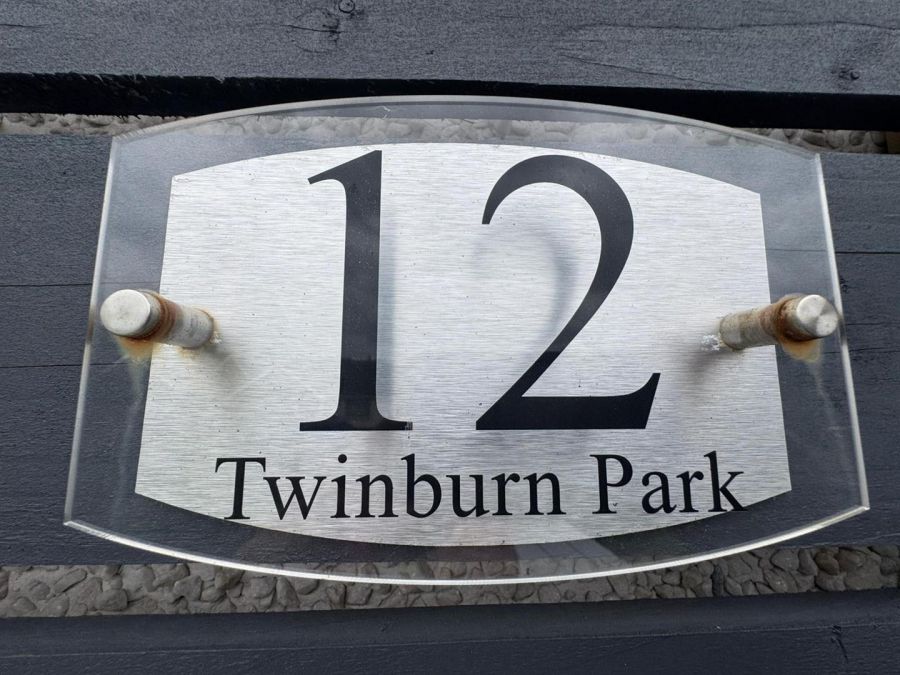 12 Twinburn Park