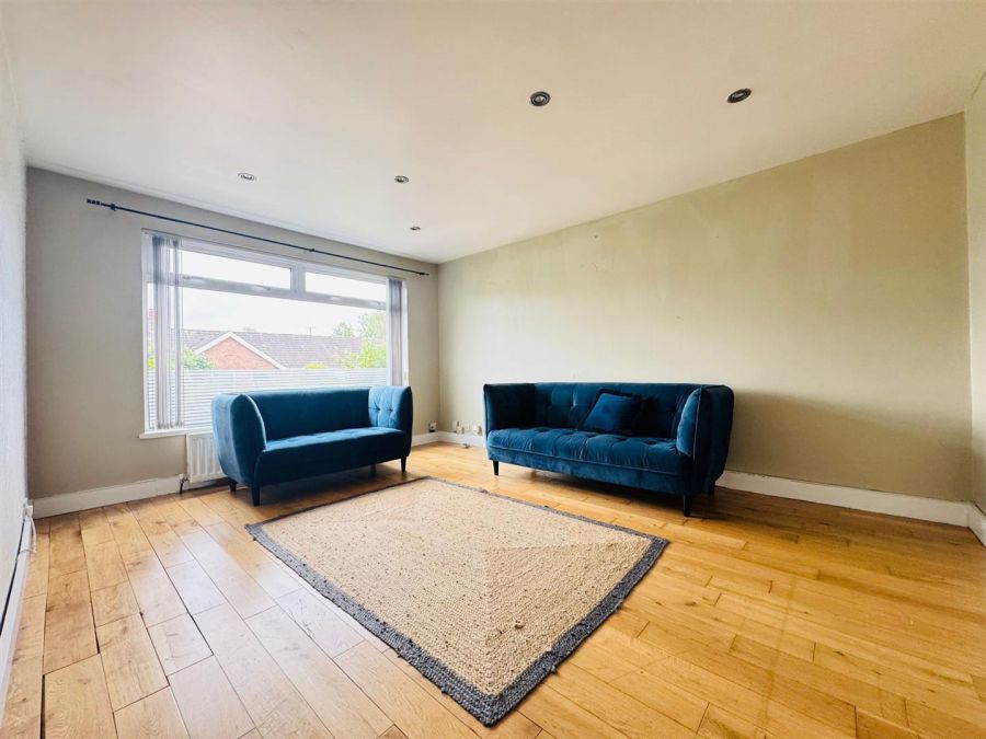 12 Twinburn Park