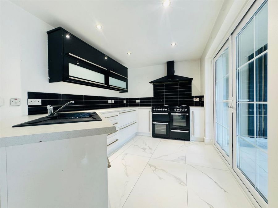 12 Twinburn Park