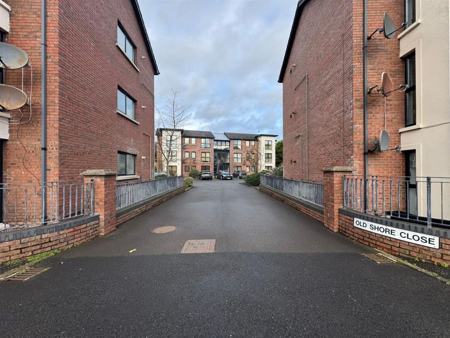 Apt 10 Old Shore Close