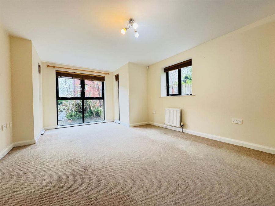 Apt 10 Old Shore Close