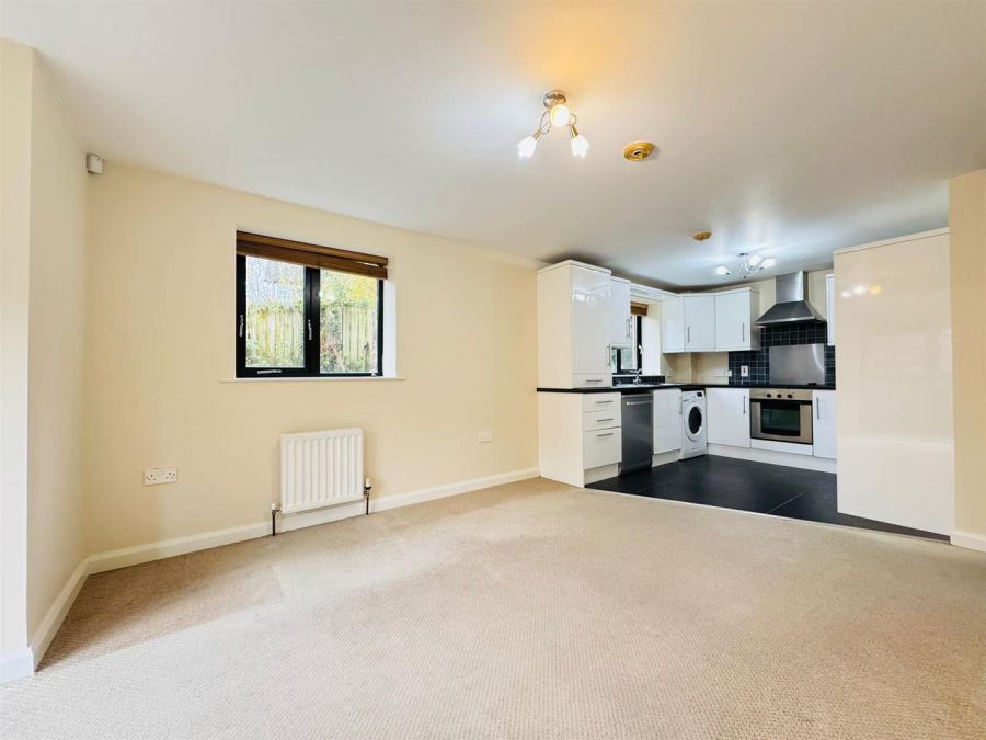 Apt 10 Old Shore Close