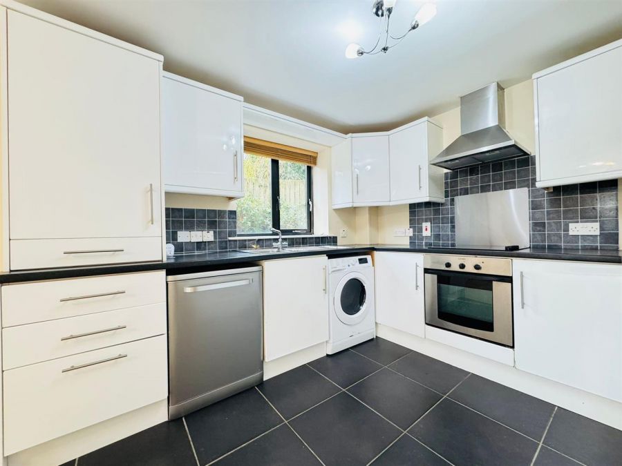 Apt 10 Old Shore Close