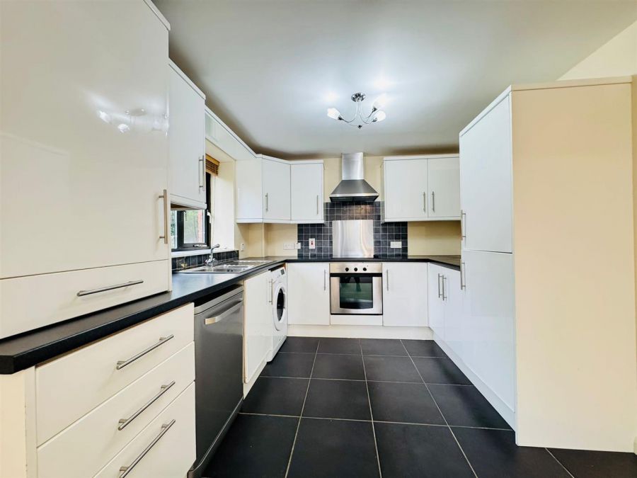 Apt 10 Old Shore Close