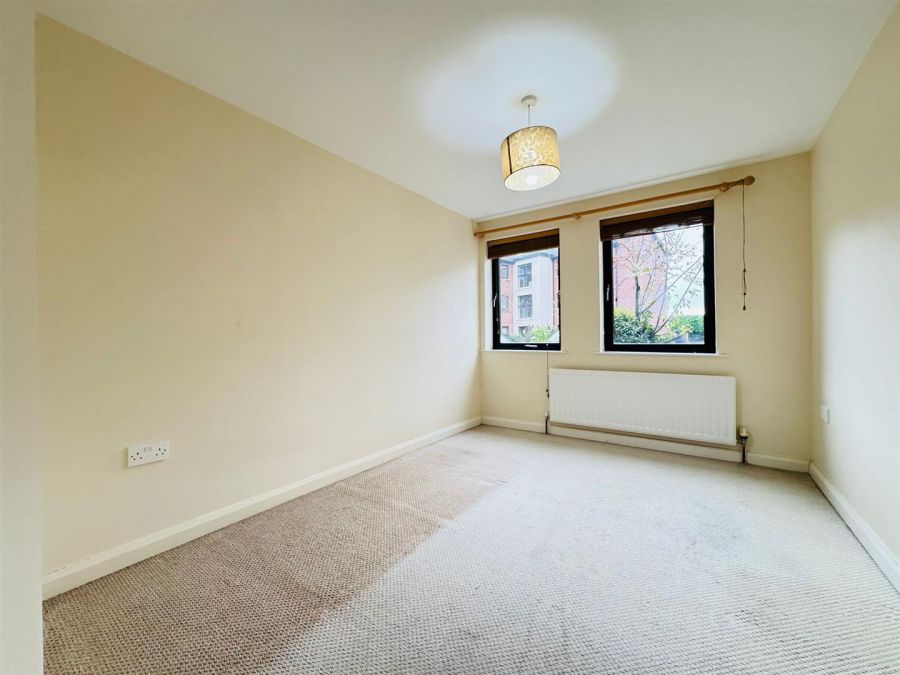 Apt 10 Old Shore Close