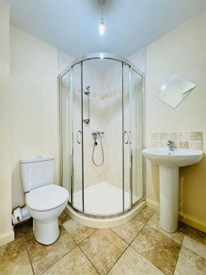 Apt 10 Old Shore Close