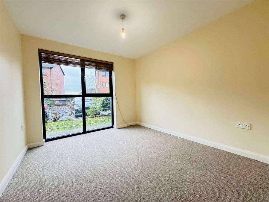 Apt 10 Old Shore Close