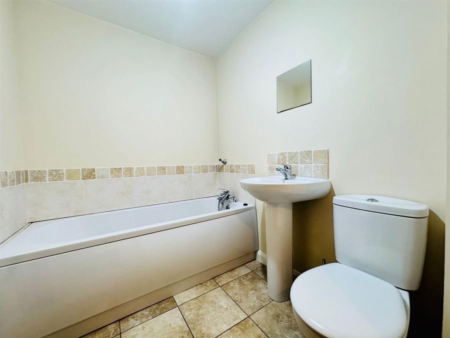 Apt 10 Old Shore Close