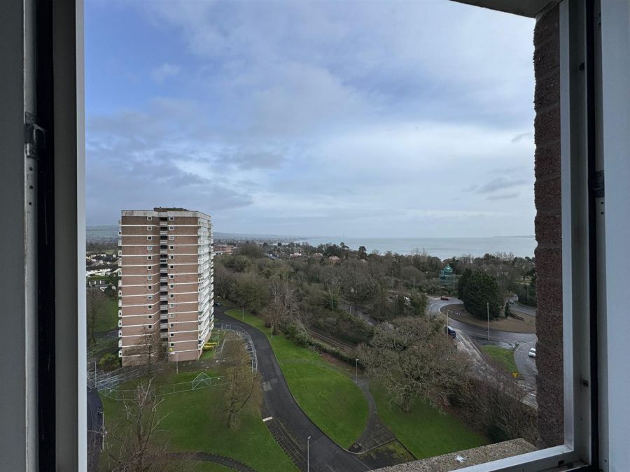 12A Beechwood House Woodland Drive