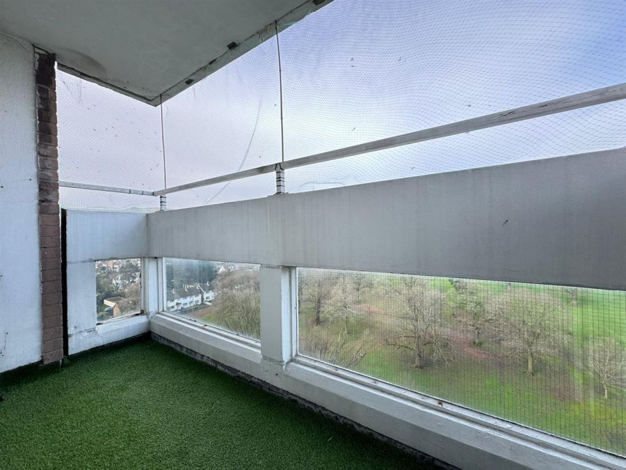 12A Beechwood House Woodland Drive