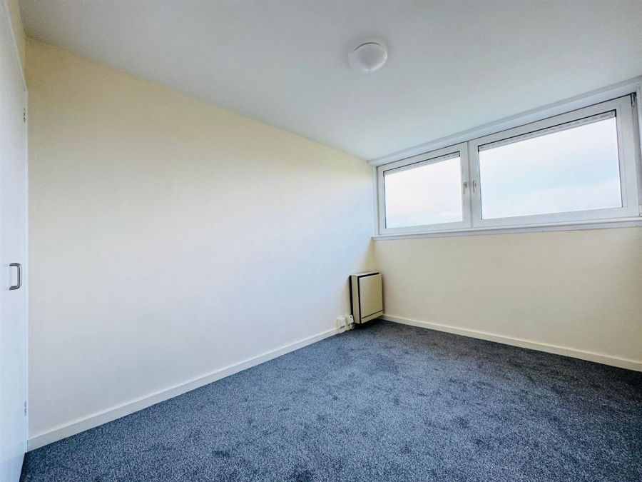 12A Beechwood House Woodland Drive