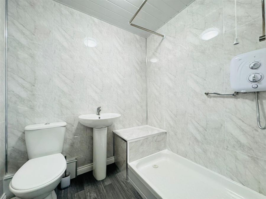 12A Beechwood House Woodland Drive