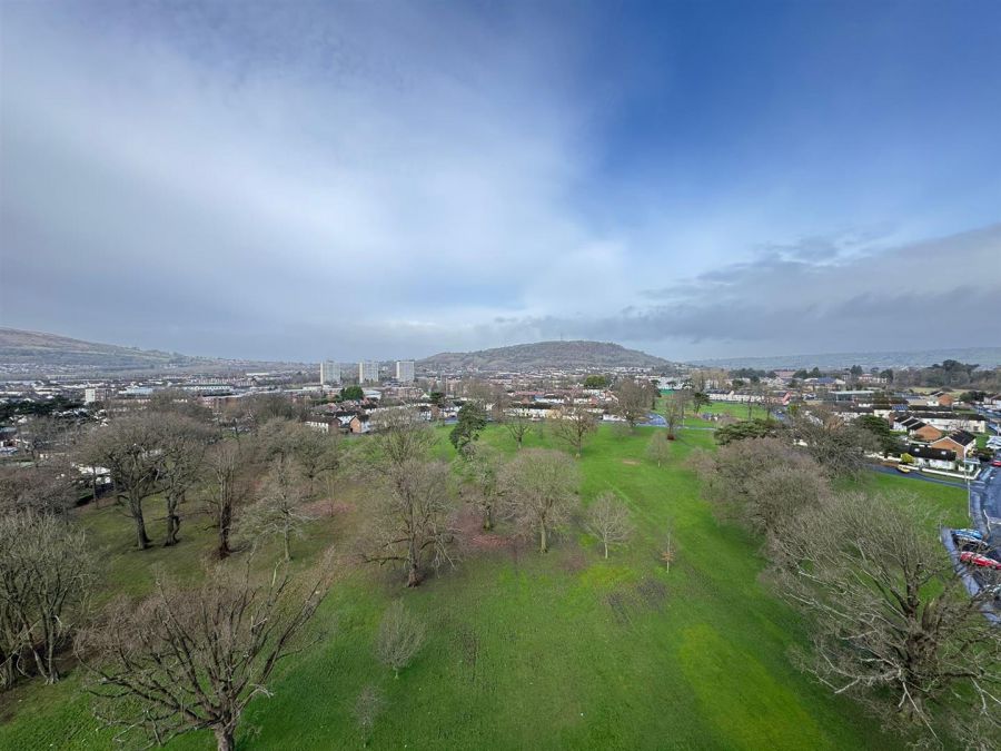 12A Beechwood House Woodland Drive