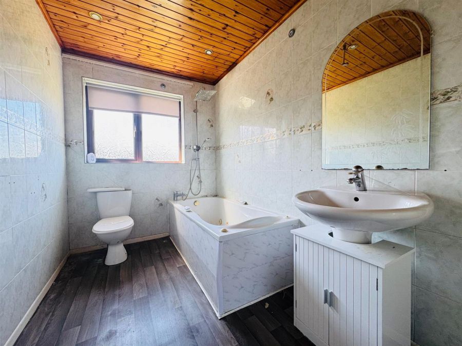 20 Hollybrook Crescent