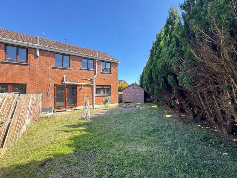 20 Hollybrook Crescent