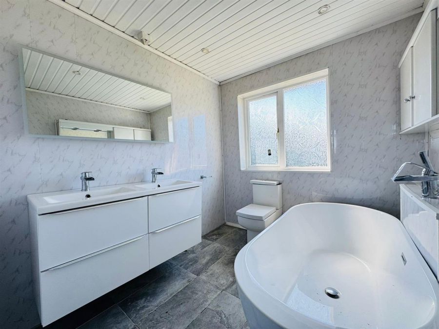 20 Hollybrook Crescent