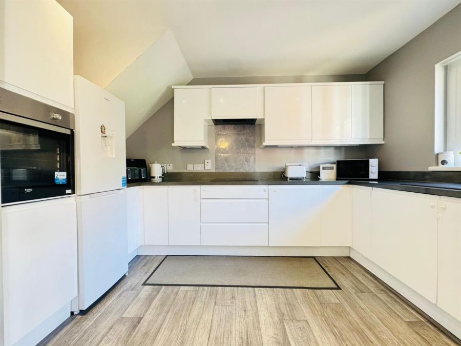 33 Collinward Crescent