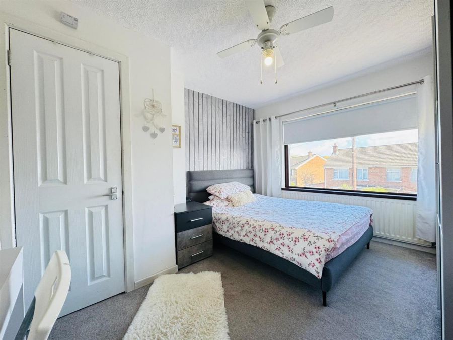 33 Collinward Crescent