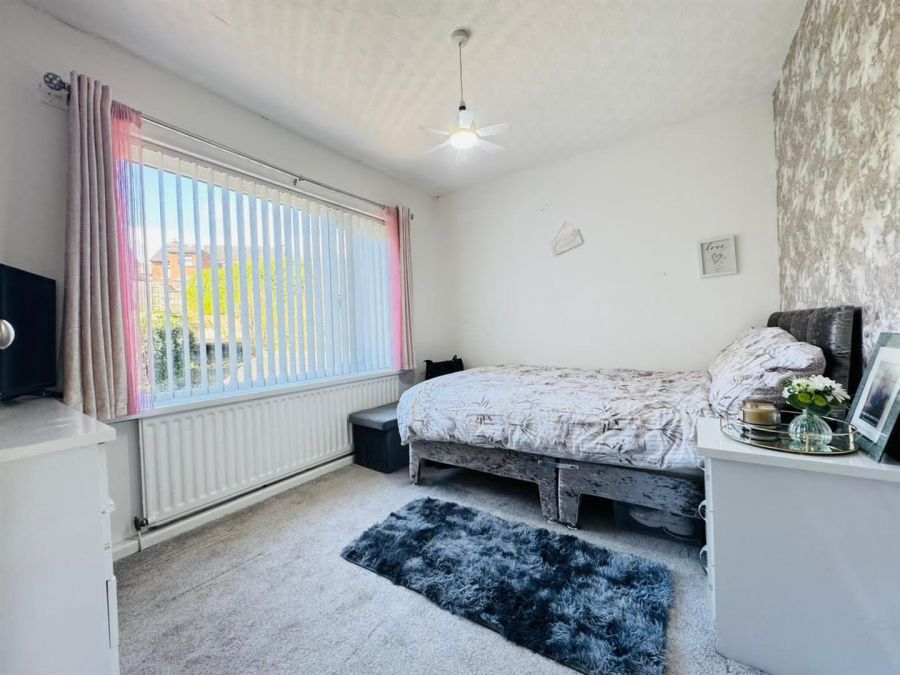 33 Collinward Crescent