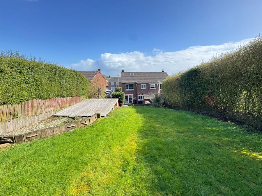 33 Collinward Crescent