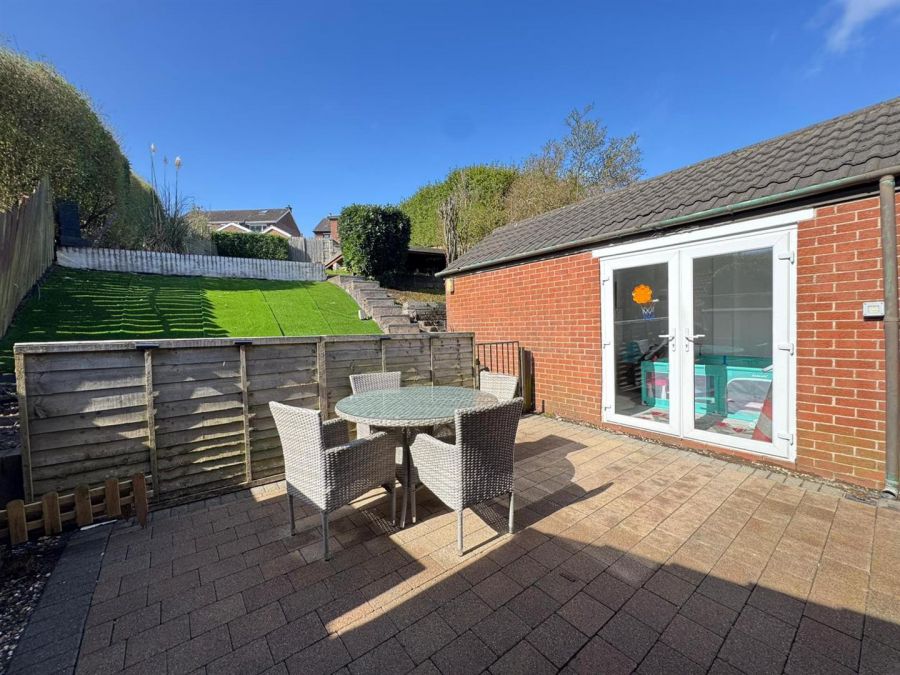 33 Collinward Crescent