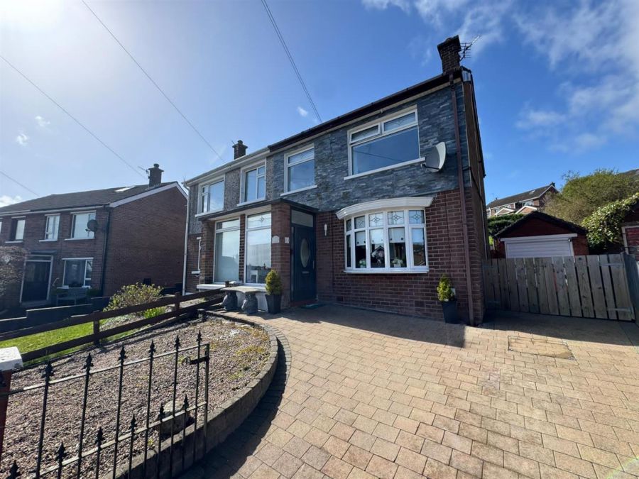 33 Collinward Crescent