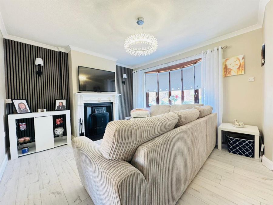 33 Collinward Crescent