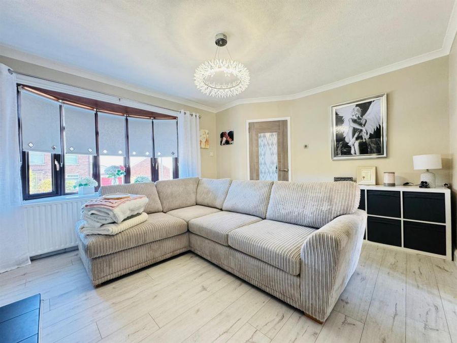 33 Collinward Crescent