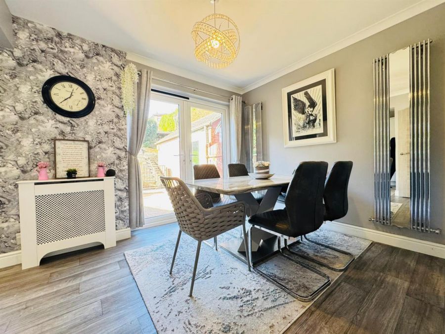 33 Collinward Crescent