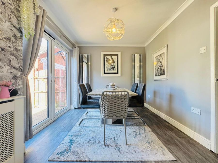 33 Collinward Crescent