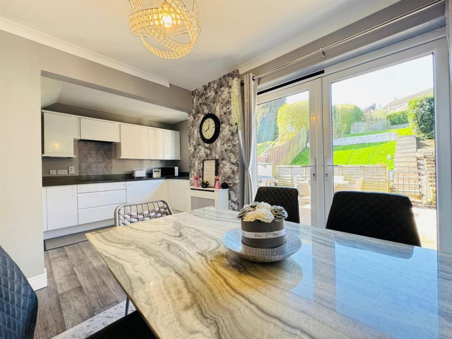 33 Collinward Crescent