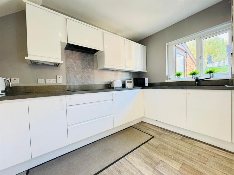 33 Collinward Crescent