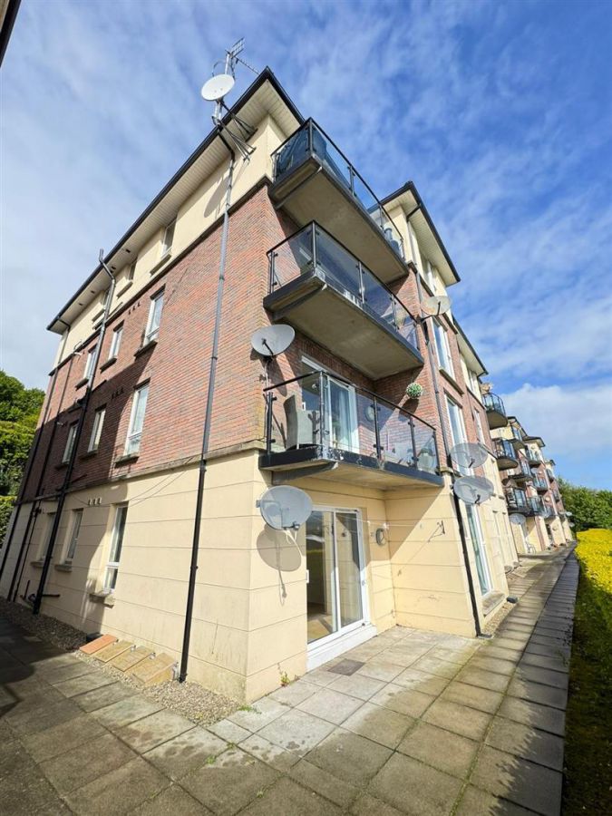 Apt 27, 3 Northview