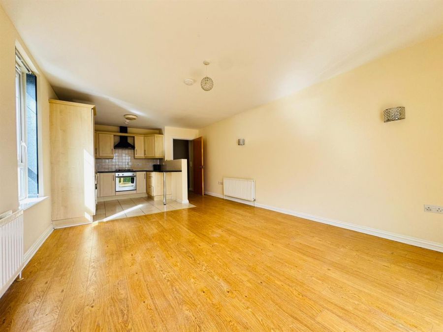 Apt 27, 3 Northview