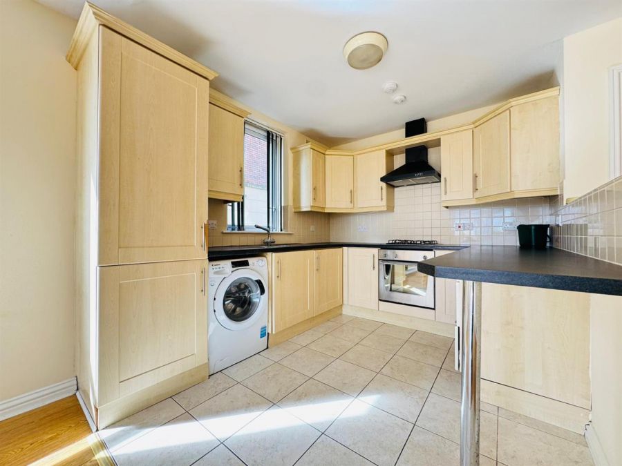 Apt 27, 3 Northview